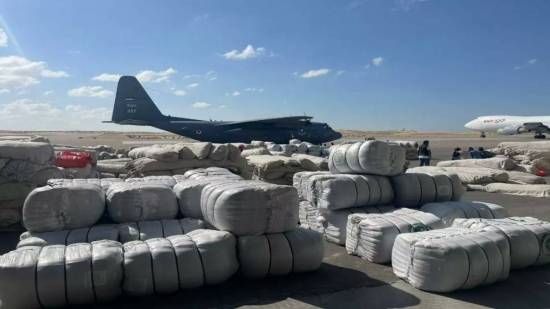 طائرة وقافلة مساعدات أردنية جديدتان إلى غزة والضفة الغربية