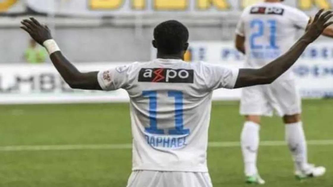 وفاة لاعب بسبب أزمة قلبية أثناء مباراة كرة قدم