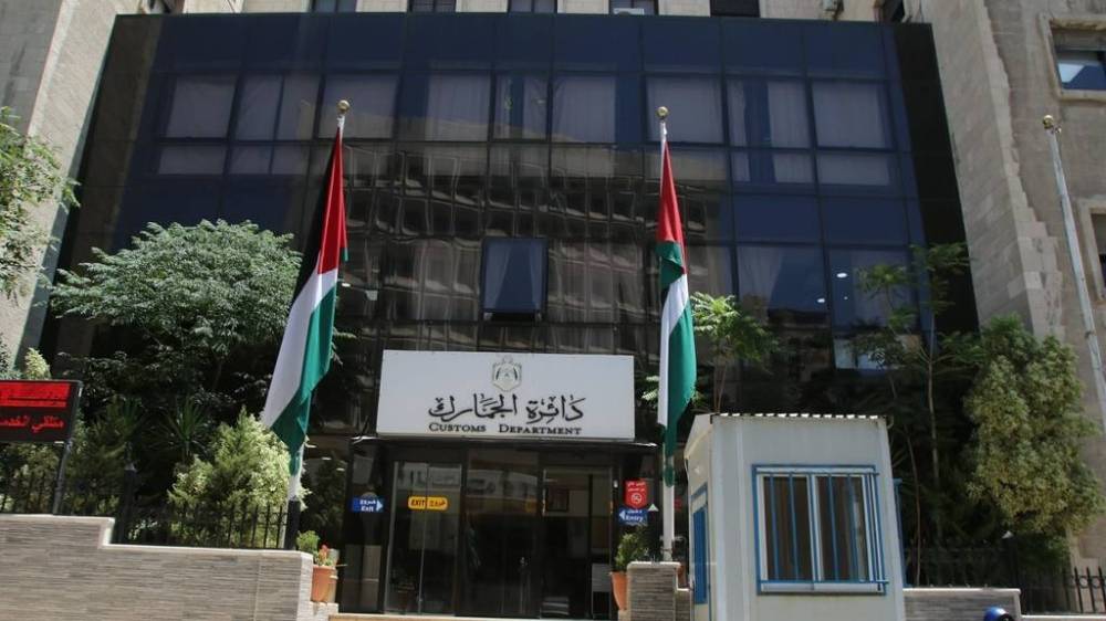 الجمارك تضبط مدرسة خاصة مرموقة متورطة بتهريب شيكات وتحويلها  إلى النائب العام