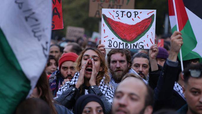 ألوان العلم الفلسطيني... هذه ليست بطيخة