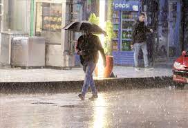 بدء تساقط الأمطار على مناطق في الأردن وتحذير من ارتفاع منسوب المياه