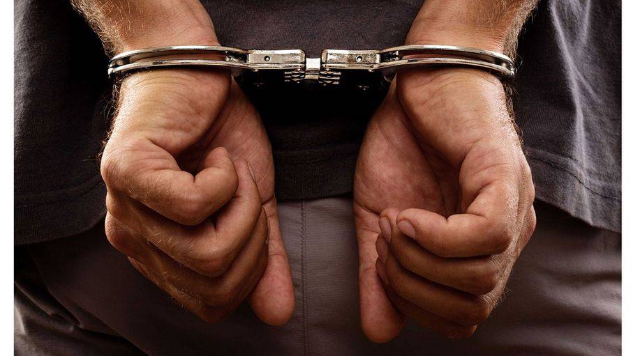 القبض على مضرم النار في مدخل مدرسة ودار عبادة في الزرقاء