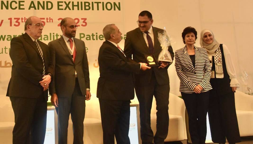 الاستقلال يحصل على المركز الأول والدرع الذهبي على مستوى المملكة لفئة المستشفيات في مسابقة حصاد الجودة