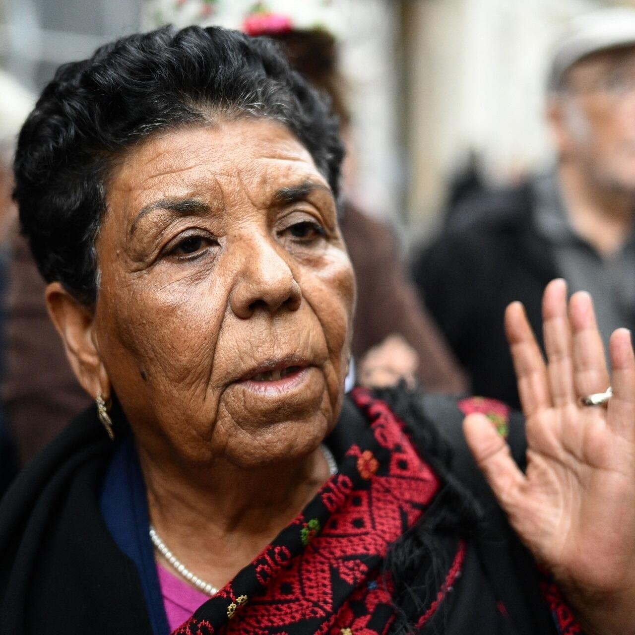 شاهد الفيديو... الناشطة الفلسطينية مريم أبو دقة تكشف عهر فرنسا وعنصريتها