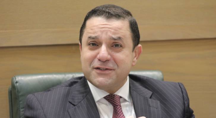 وزير المالية يوضح حول شركات النقل الخاصة في الأردن