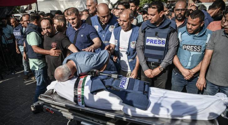 استشهاد صحفية بغارة على غزة والحصيلة ترتفع إلى 64  أسماء