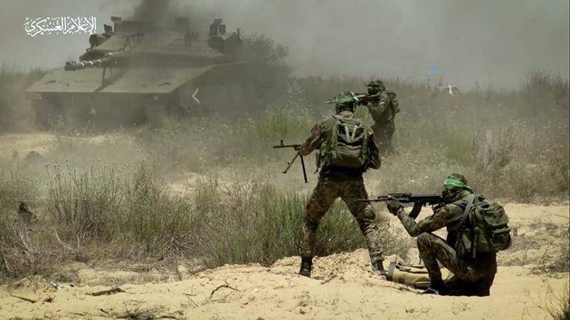 حماس تسلم الأسرى الإسرائيليين للصليب الأحمر