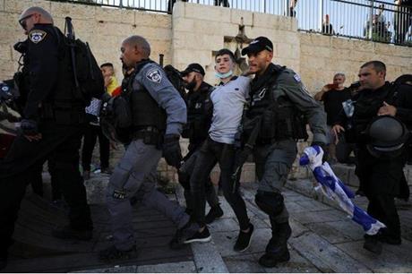 الاحتلال يقتحم عدة بلدات بالقدس لمنع احتفالات استقبال الأسرى