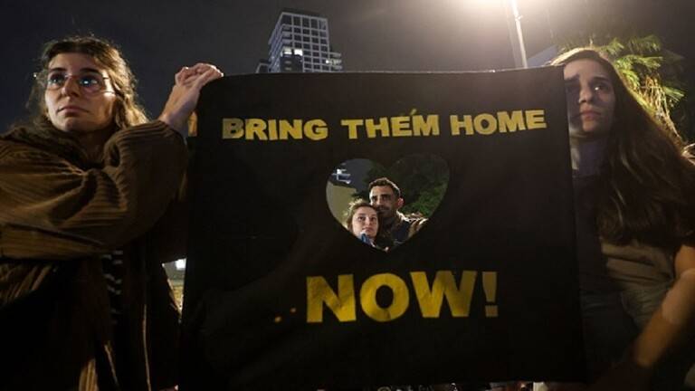 تظاهرة ضخمة في تل أبيب: نتنياهو هو الإرهابي