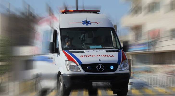 إصابة بتدهور مركبة شحن في عمان إثر الانعطاف المفاجئ