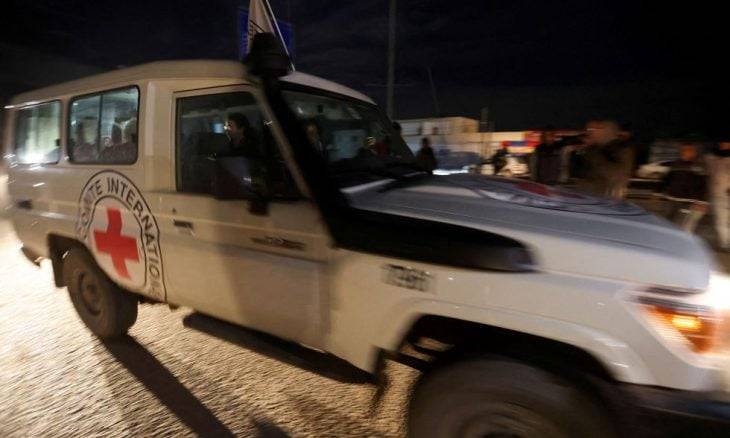 مسؤول إسرائيلي: ما لدى حماس من نساء وأطفال يكفي لتمديد الهدنة يومين أو ثلاثة