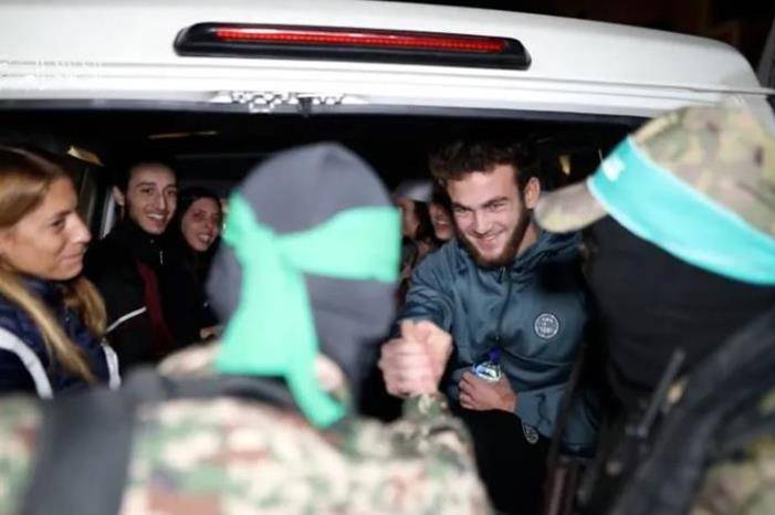 الكشف عن عدد الرهائن المتبقين لدى حماس في غزة