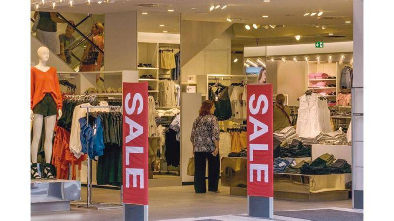 الصناعة والتجارة: المحلات التجارية مُلزمة بتحديد نسب ومقدار التخفيضات ومدة العروض