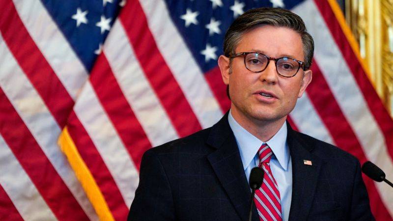 رئيس مجلس النواب الأمريكي يؤكد ضرورة عزل بايدن