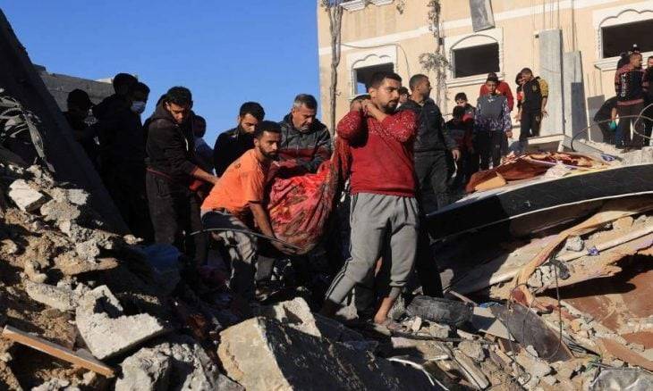 آلاف الجثث العالقة تحت الأنقاض في غزة