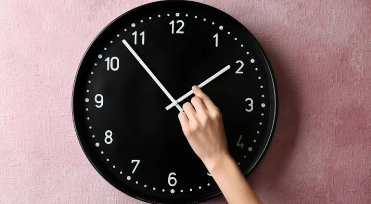 ساعات الهواتف تعكر يوم الأردنييين في بداية الأسبوع