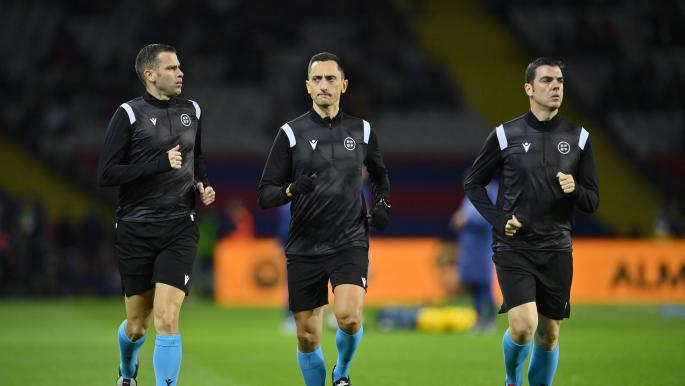 اتهامات بـالتجسس تلاحق حكماً في مواجهة برشلونة وأتلتيكو مدريد