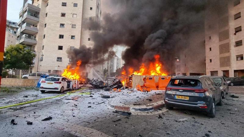 إعلام عبري: 10 انفجارات تهز تل أبيب.. ماذا يجري؟
