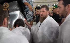 قديروف يعلن أداءه مناسك العمرة خلال زيارة بوتين أمس إلى السعودية (فيديو)