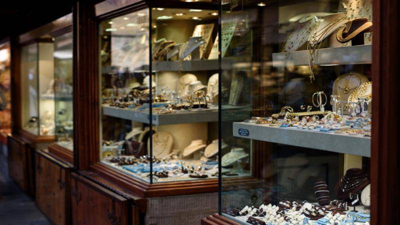 انخفاض واضح وملموس على أسعار الذهب في الأردن السبت