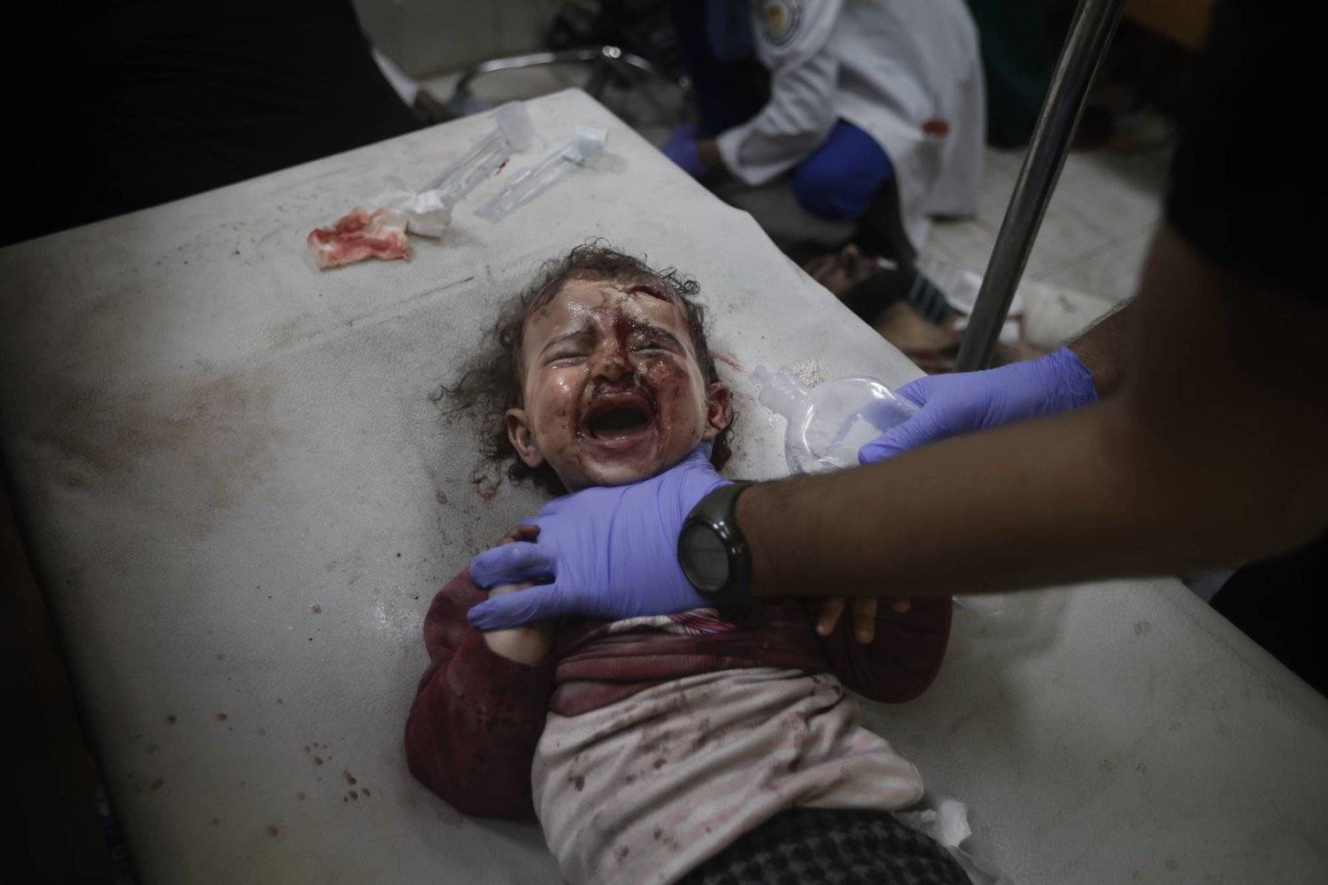 المرصد الأورومتوسطي: 10 آلاف طفل قتلوا بالقصف الإسرائيلي لغزة بينهم مئات تحت الأنقاض