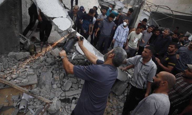 انتشال 6 جثامين لعائلة ألمانية من تحت الأنقاض بعد أسبوعين من استهدافهم بقصف إسرائيلي بقطاع غزة