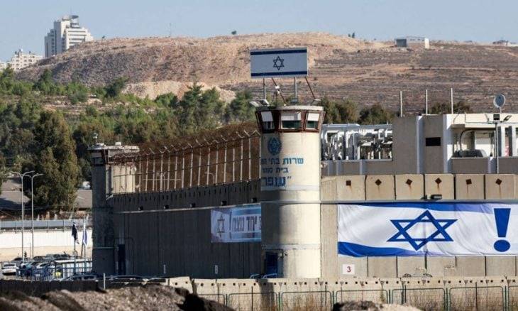 تحذير من جرائم طبية بحق الأسرى الفلسطينيين المصابين في عيادة “سجن الرملة”