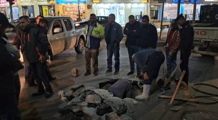 هبوط جزء من شارع في إربد