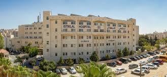 أطباء مستشفى الاستقلال يعلنون عن الاضراب عن العمل في العيادات تضامنا مع غزة