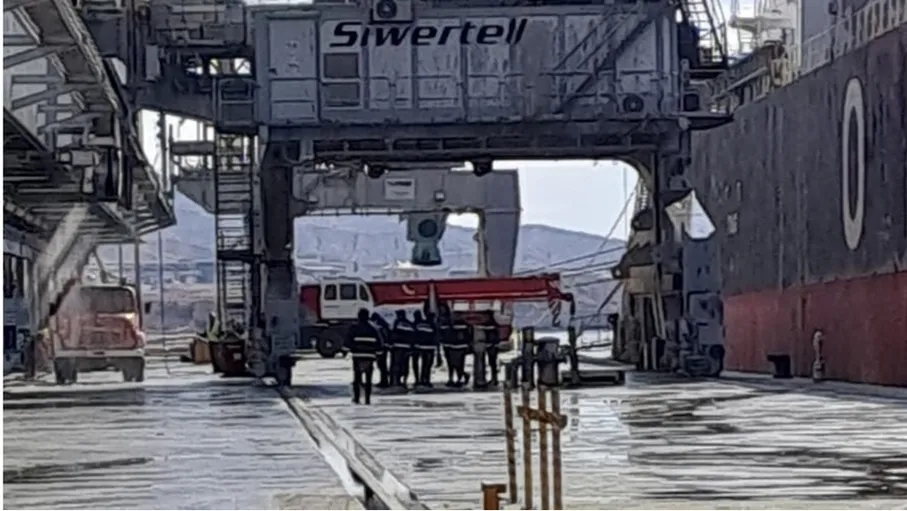 انفجار أثناء تفريغ باخرة تحمل الكبريت تابعة للشركة الأردنية الهندية  (JIFCO) في العقبة