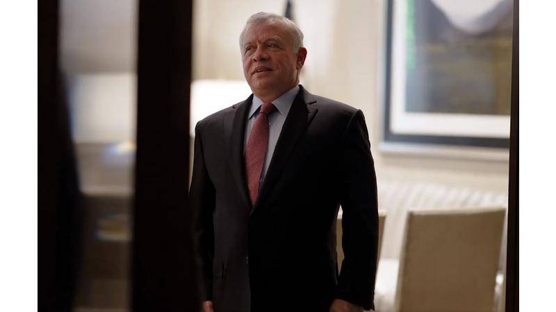 الملك يطمئن على صحة أمير دولة الكويت