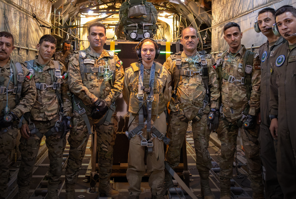 بالصور.. الأميرة سلمى تشارك في إنزال جوي خامس لمواد طبية عاجلة في شمال غزة