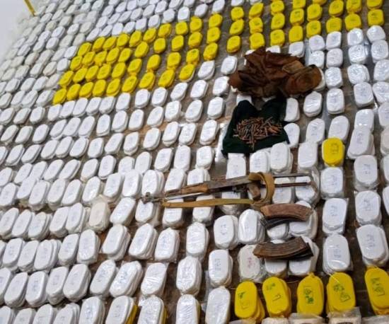 الجيش: مقتل مهرب وإصابة آخرين وإحباط تهريب كميات كبيرة من المخدرات