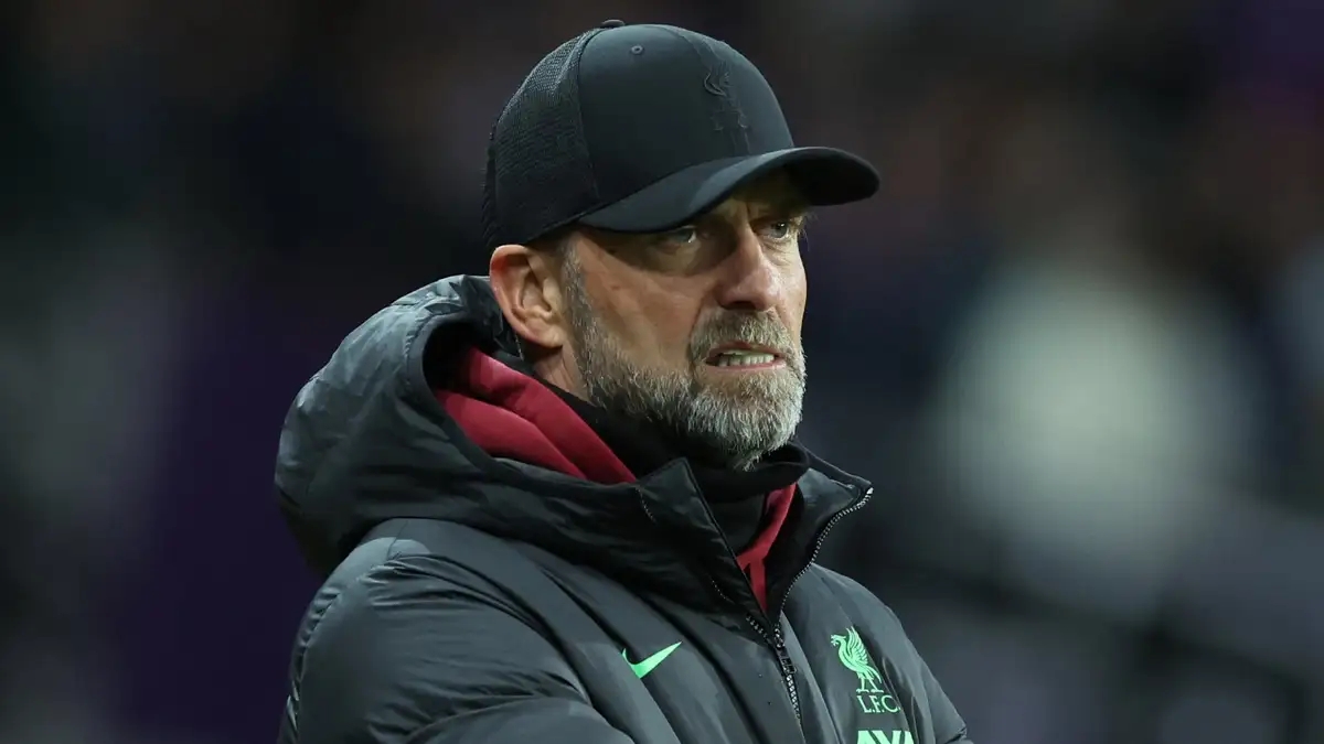 استعدادًا لثورة في غرف خلع الملابس .. كلوب بديل تشافي في برشلونة!