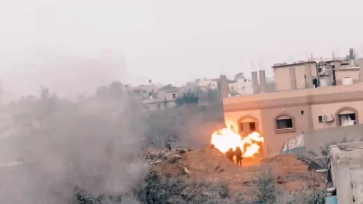 القسام تبث مشاهد لاستهداف آليات وجنود الاحتلال بخان يونس