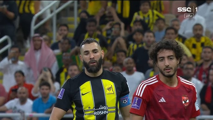 جماهير الاتحاد تفتح النار على بنزيما: حمد الله يتفوق بمراحل