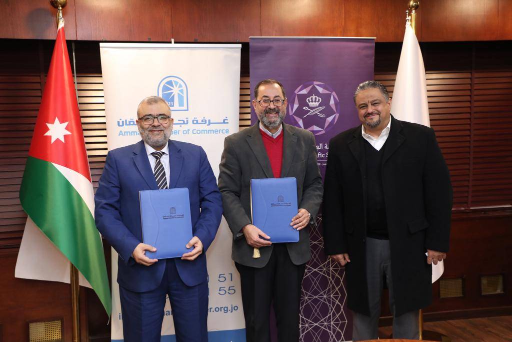 تجارة عمان والعصرية للطاقة توقعان اتفاقية مشروع توليد الطاقة الكهربائية