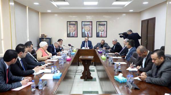 النقل النيابية تطالب الاشغال العامة بتحمل مسؤولياتها تجاه الطرق