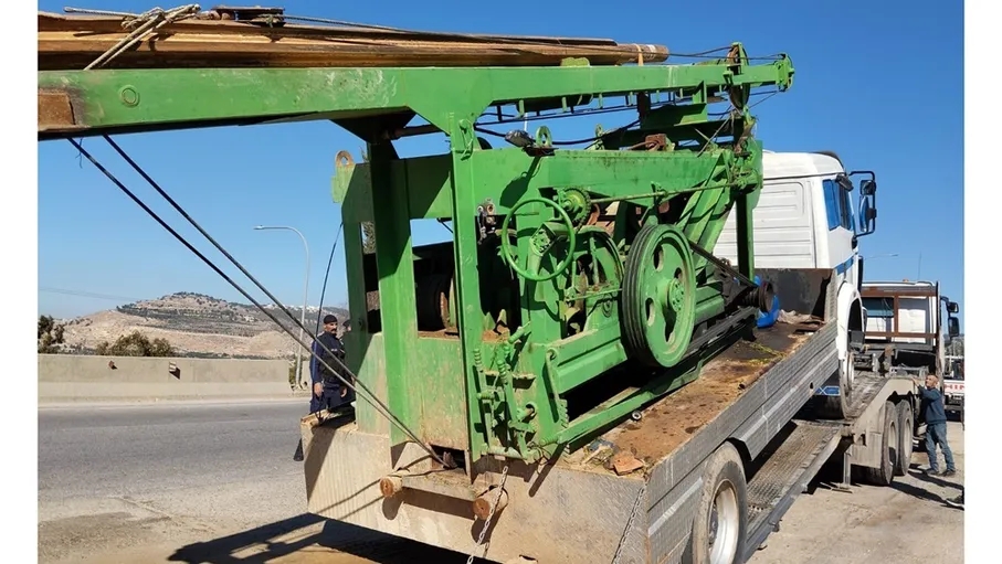 ضبط حفارة مخالفة في الشونة الجنوبية وحجزها