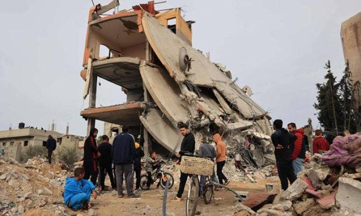 نتنياهو يخشى انقلاب الشارع الإسرائيلي ضد الحرب.. ويواصل محاولات التغرير والتخدير