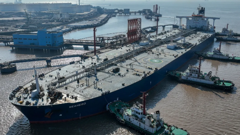 الحكومة تدرس سلسلة اجراءات للحد من آثار إرتفاع اجور الشحن جراء أحداث باب المندب