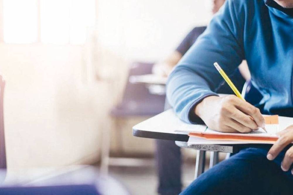 اليوم الأول لـ ((تكميلية التوجيهي)) بلا ملاحظات والتقدم لمبحث الرياضيات غداً السبت