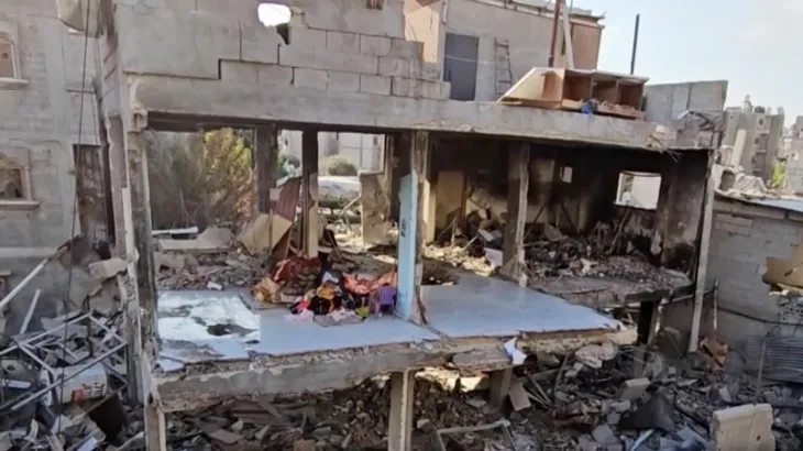 فيديو || دمار هائل وجثث شهداء دهستها الدبابات.. آثار الاحتلال بعد انسحابه من بيت لاهيا