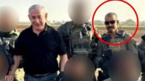 فضيحة من العيار الثقيل.. الجندي الذي خدع نتنياهو وخطف صورة معه ثم سرق الجيش.. (صورفيديو)