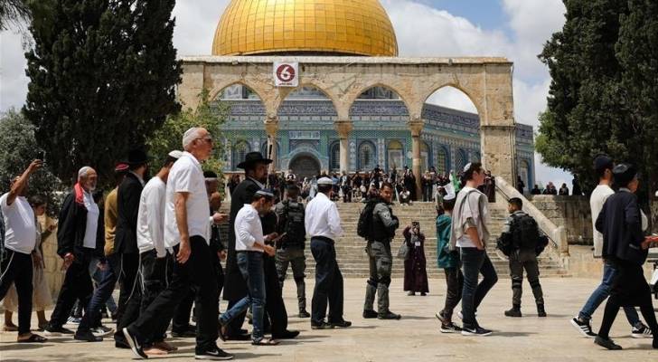 عشرات المستوطنين يقتحمون المسجد الأقصى بحراسة شرطة الاحتلال