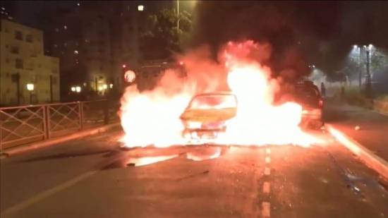 فرنسا.. إضرام النيران في 745 سيارة ليلة رأس السنة