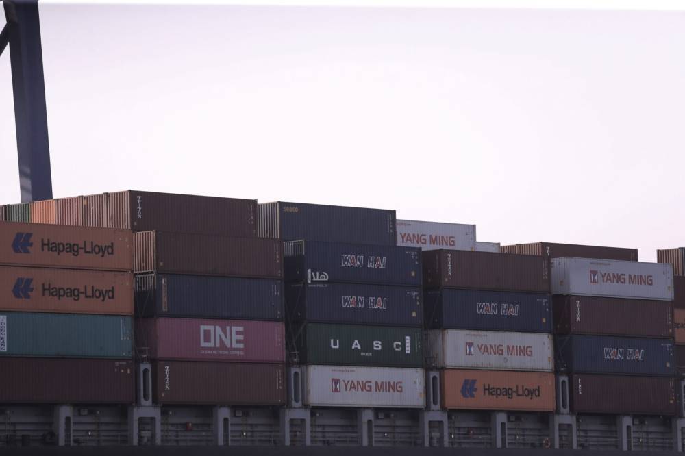 “الاستراتيجيات”: 2.1 مليار دولار من صادرات الأردن تمرّ عبر “باب المندب”