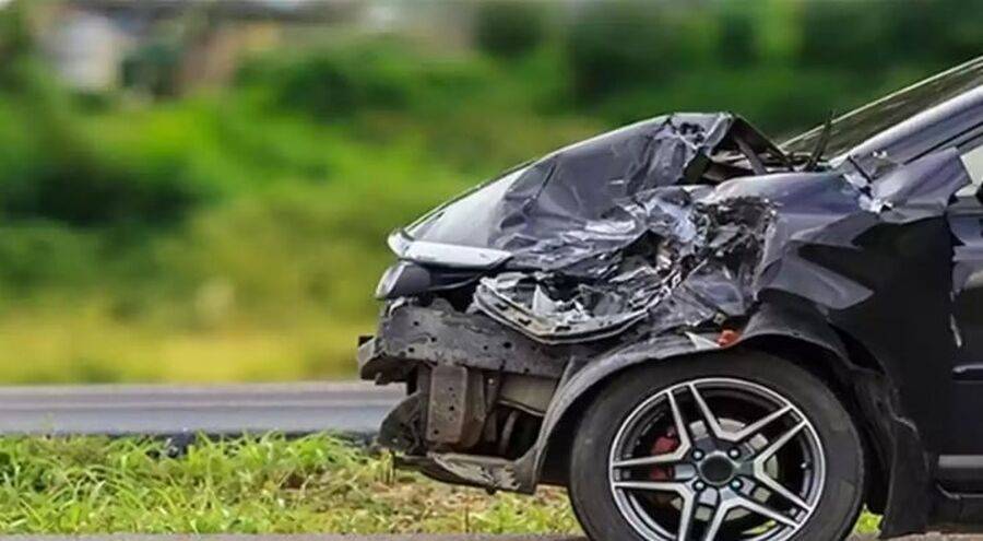 دون سائق.. مركبة تقتحم أحد المحال في مرج الحمام