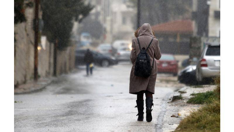 مُستجدات الطقس.. أجواء باردة وأمطار وتحذيرات من الانزلاقات والضباب