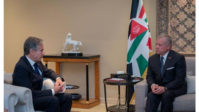 الملك يلتقي بلينكن ويحذر من التداعيات الكارثية لاستمرار الحرب على غزة